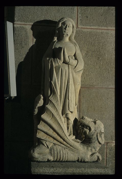 statue : sainte Marguerite - © Ministère de la Culture (France), Conservation des antiquités et des objets d'art de l'Indre, tous droits réservés 