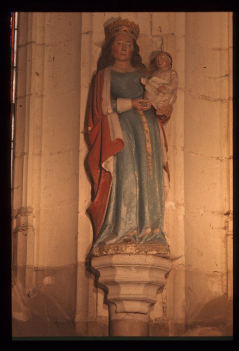 statue : Vierge à l'Enfant à la Colombe - © Ministère de la Culture (France), Conservation des antiquités et des objets d'art de l'Indre, tous droits réservés 