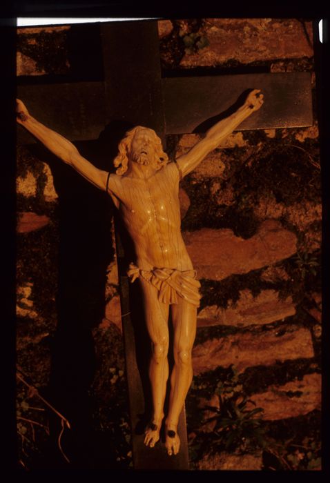 Statue (statuette) : Christ en croix