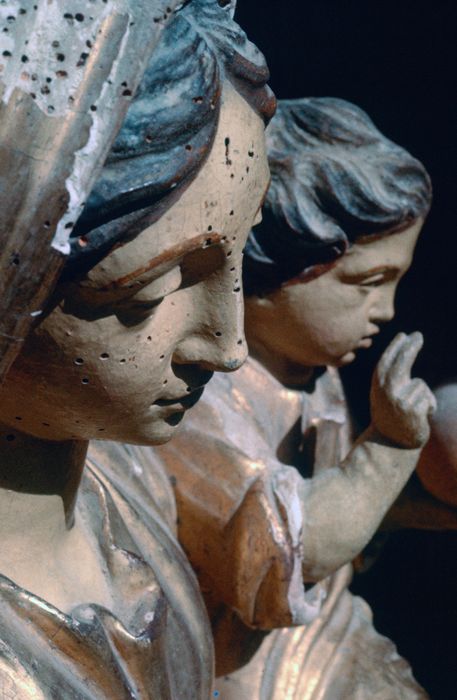 statue : Vierge à l'Enfant, détail