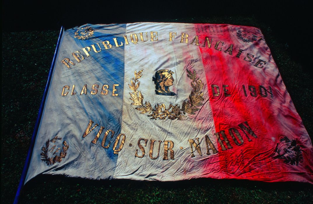 drapeau ou insigne (drapeau de conscrits) : Classes de 1901 - © Ministère de la Culture (France), Conservation des antiquités et des objets d'art de l'Indre, tous droits réservés