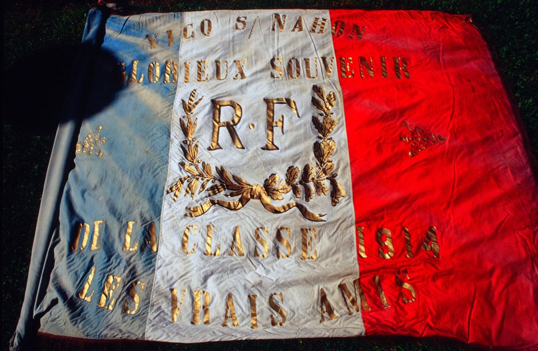 drapeau ou insigne (drapeau de conscrits) : Classes de 1914 - © Ministère de la Culture (France), Conservation des antiquités et des objets d'art de l'Indre, tous droits réservés 