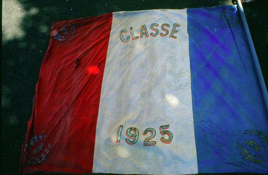 drapeau ou insigne (drapeau de conscrits) : Classes de 1925 - © Ministère de la Culture (France), Conservation des antiquités et des objets d'art de l'Indre – Tous droits réservés 