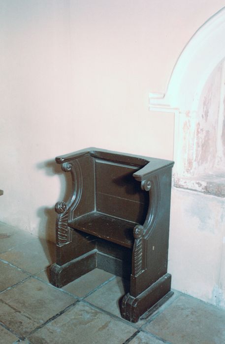 église Saint-Vincent : fauteuil de célébrant