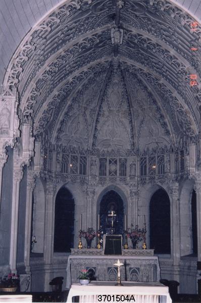 Revêtement intérieur : décor d'applique du choeur