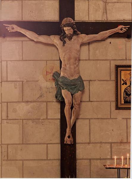 statue : Christ en croix, vue générale