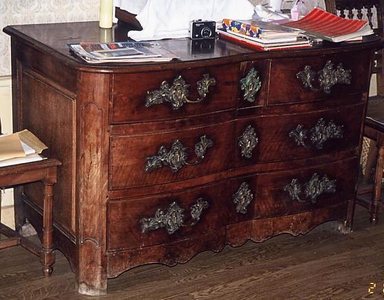 commode, vue générale - © Ministère de la Culture (France), Conservation des antiquités et des objets d'art de l'Indre-et-Loire, tous droits réservés