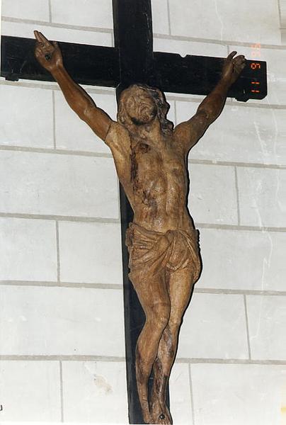 statue : Christ en croix, vue générale