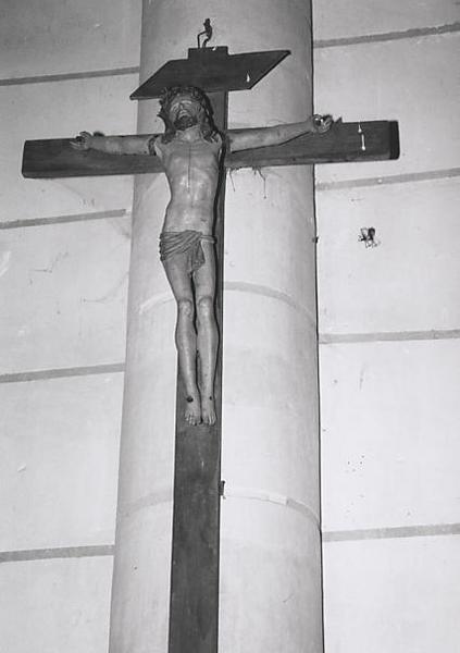 statue : crucifix, vue générale