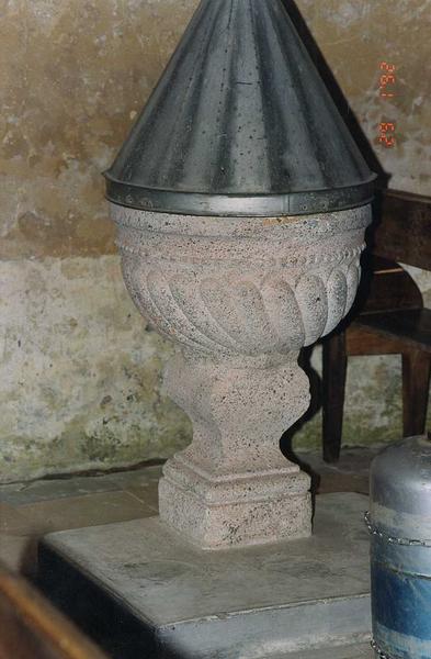 fonts baptismaux, vue générale - © Ministère de la Culture (France), Conservation des antiquités et des objets d'art de l'Indre-et-Loire, tous droits réservés 