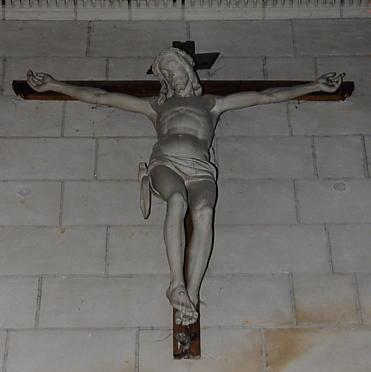 Statue : Christ en croix