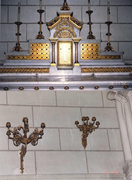chandeliers d'autel ; supports de lampes, vue générale