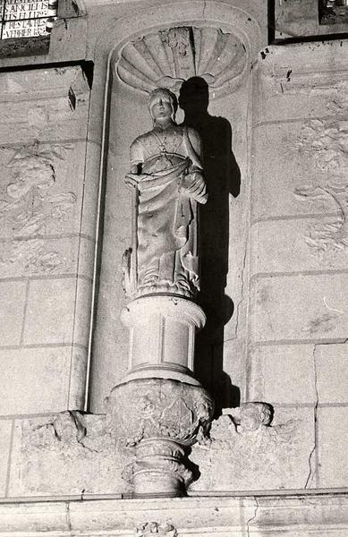 statue : sainte Catherine, vue générale