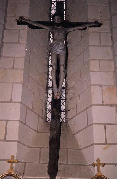 statue : Christ en croix, vue générale