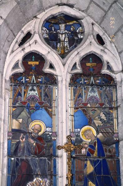 verrière du choeur : Christ en croix, entre la Vierge et saint Jean, Nativité (la), vue générale - © Ministère de la Culture (France), Conservation des antiquités et des objets d'art de l'Indre-et-Loire, tous droits réservés 