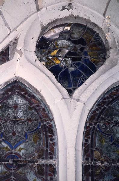 verrière du choeur : Vierge à l'Enfant, vue générale - © Ministère de la Culture (France), Conservation des antiquités et des objets d'art de l'Indre-et-Loire, tous droits réservés 