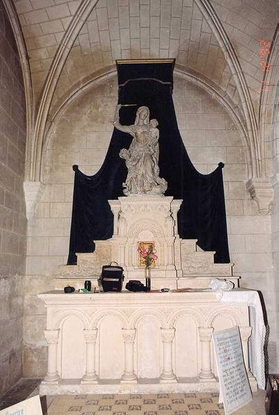 statue : Vierge à l'enfant, vue générale - © Ministère de la Culture (France), Conservation des antiquités et des objets d'art de l'Indre-et-Loire, tous droits réservés 