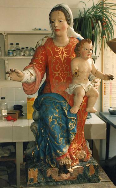 statue : Vierge à l'enfant, vue générale