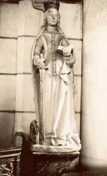statue : sainte Catherine, vue générale