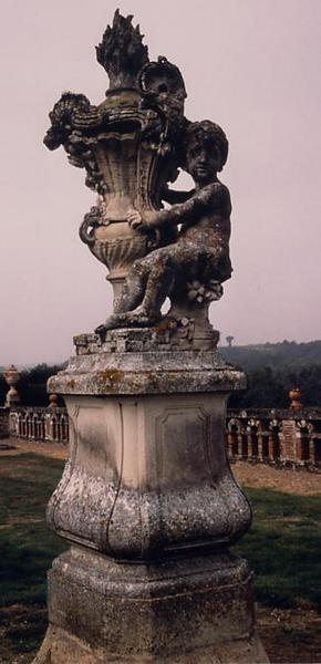 vase décoratif de jardin (vase-flambeau dit vase lorrain), vue générale