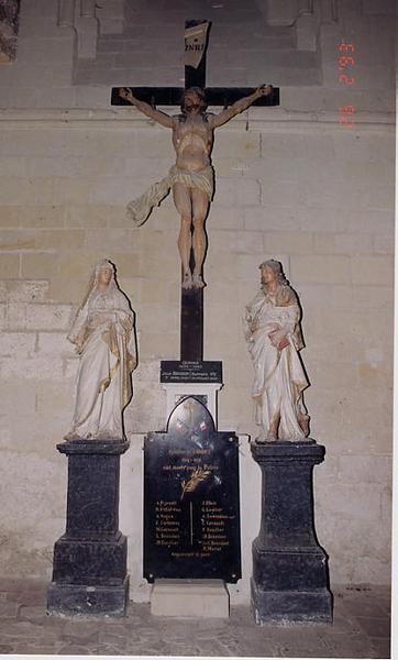 statues (3) : Christ en croix, entre la Vierge et saint Jean, vue générale - © Ministère de la Culture (France), Conservation des antiquités et des objets d'art de l'Indre-et-Loire, tous droits réservés 