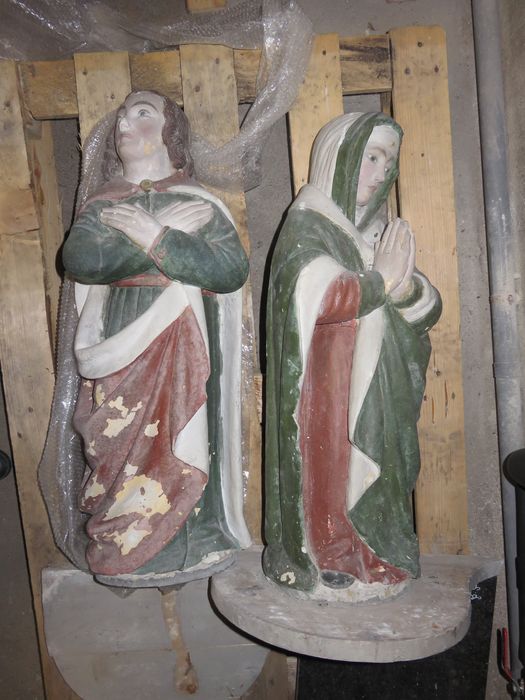 statue : Vierge du Calvaire, Saint Jean