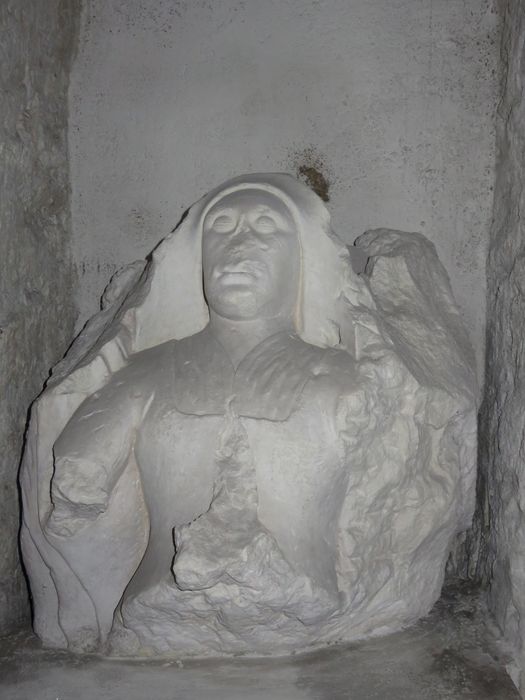 statue (gisant, fragment) - © Ministère de la Culture (France), Conservation des antiquités et des objets d'art de l'Indre-et-Loire, tous droits réservés 