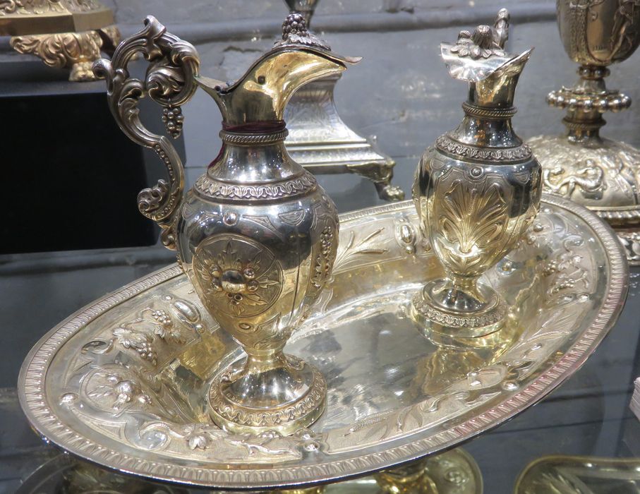 burettes, plateau à burettes - © Ministère de la Culture (France), Conservation des antiquités et des objets d'art de l'Indre-et-Loire – Tous droits réservés 