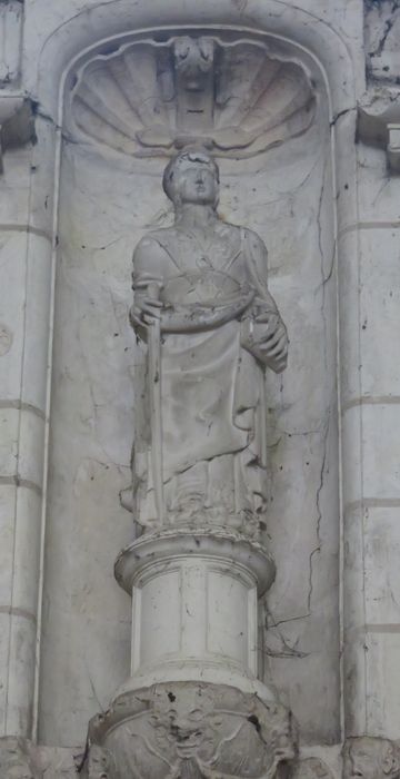 statue : sainte Catherine