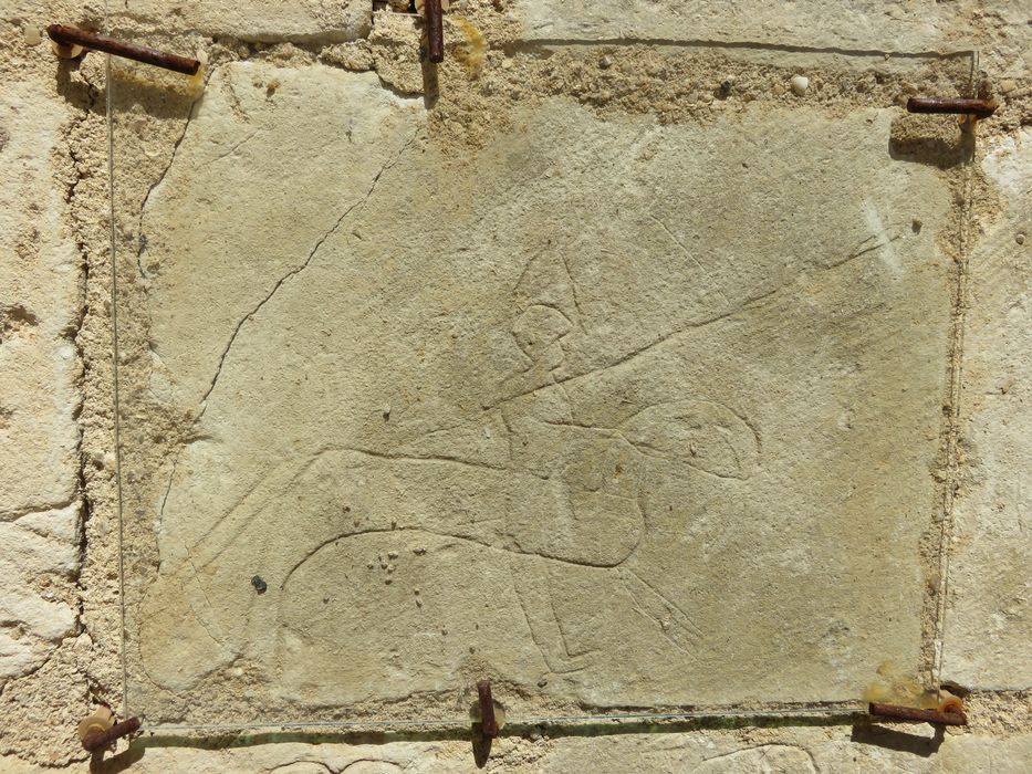 église : graffiti : cavalier avec lance