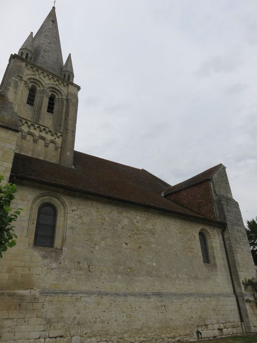 Eglise Saint-Mandé-Saint-Jean, façade latérale sud, vue partielle