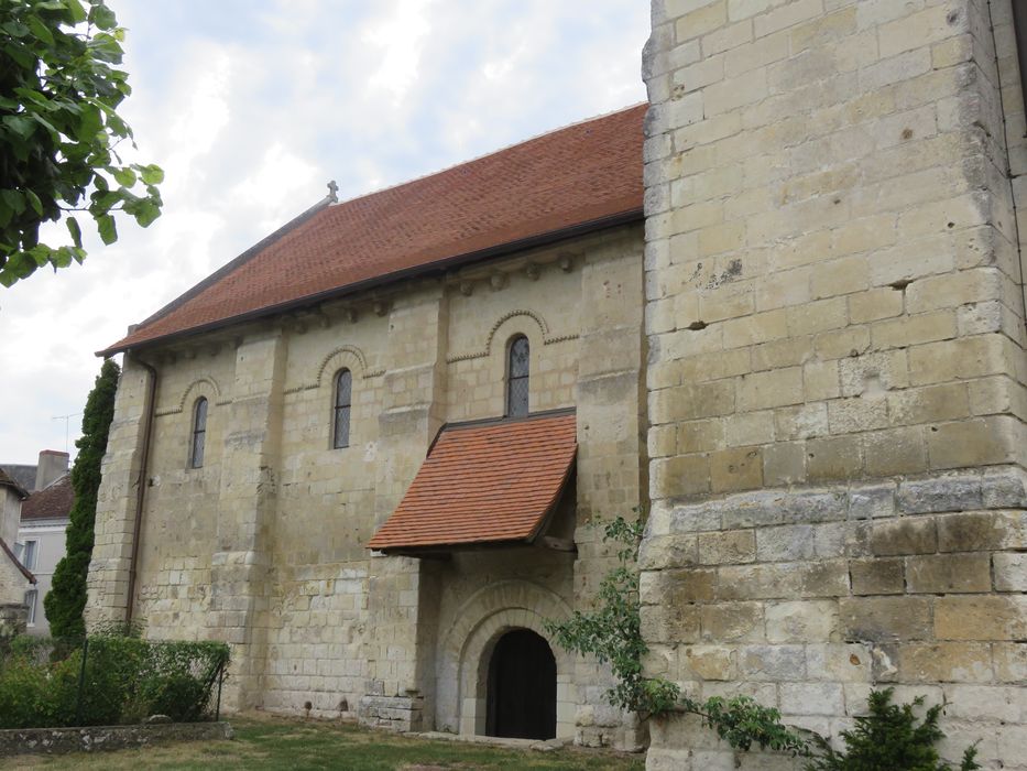 Eglise Saint-Mandé-Saint-Jean, façade latérale sud, vue partielle