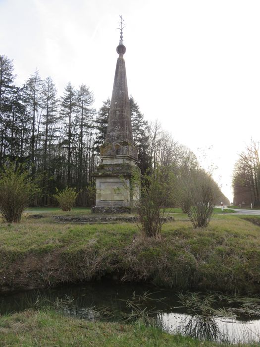 Pyramide de Génillé, vue générale