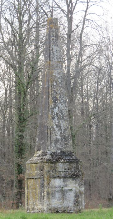 Pyramide de Saint-Quentin, vue générale