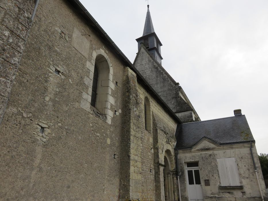 Eglise  Saint-Thibault, façade latérale nord, vue partielle