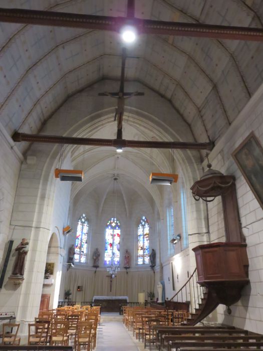 Eglise  Saint-Thibault, nef, vue générale