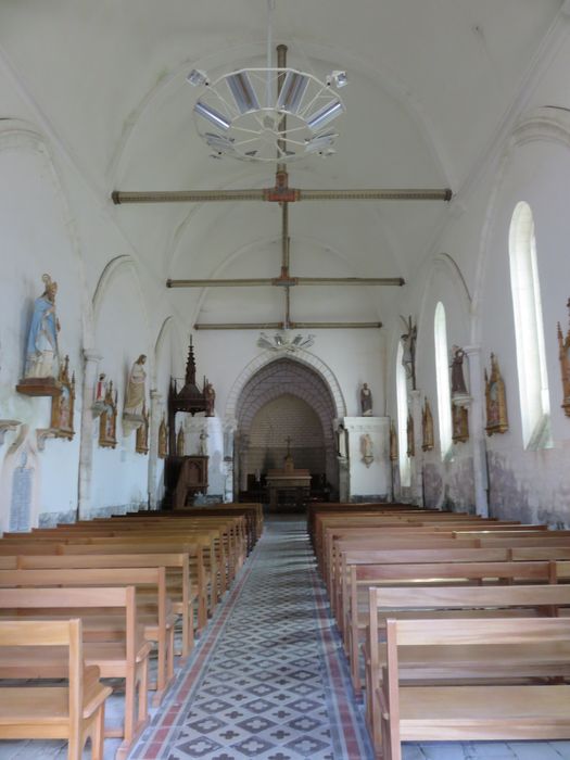 Eglise  Saint-Pierre, nef, vue générale