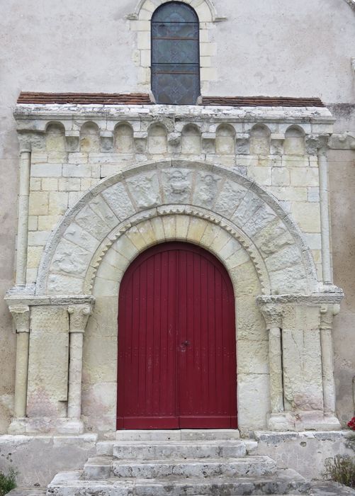 Eglise  Saint-Saturnin, portail occidentale