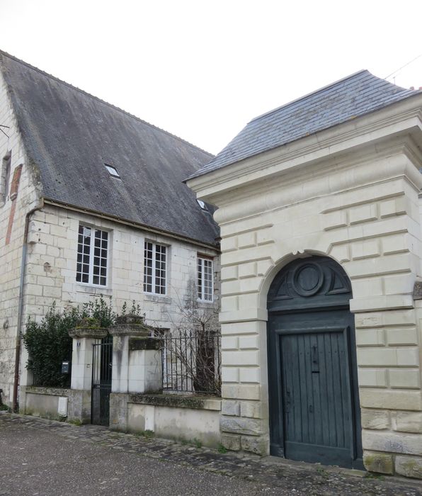 Maison dite du Prieur : Portail d'accès est, vue générale