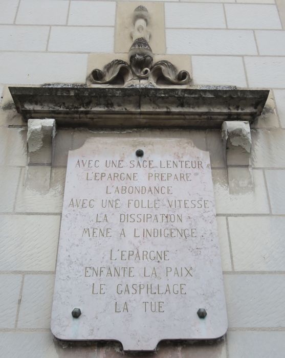 Ancien hôtel de Caisse d'Epargne, actuel centre d'affaires Alfred de Vigny : Façade sur rue, détail décoratif