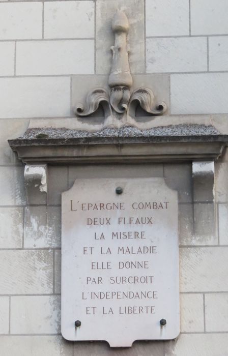 Ancien hôtel de Caisse d'Epargne, actuel centre d'affaires Alfred de Vigny : Façade sur rue, détail décoratif