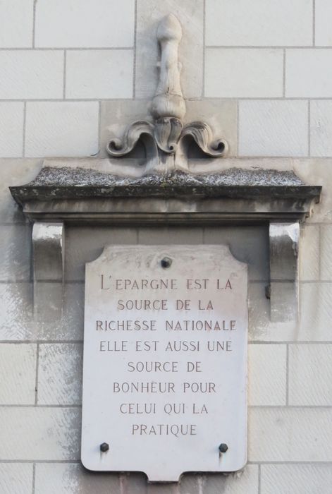 Ancien hôtel de Caisse d'Epargne, actuel centre d'affaires Alfred de Vigny : Façade sur rue, détail décoratif