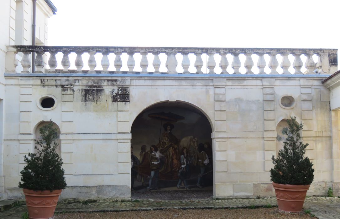 Maison dite de la Chancellerie : Cour intérieure, galerie, vue générale