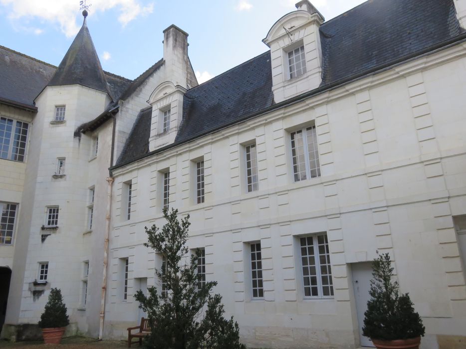 Maison dite de la Chancellerie : Cour intérieure, vue générale de la façade