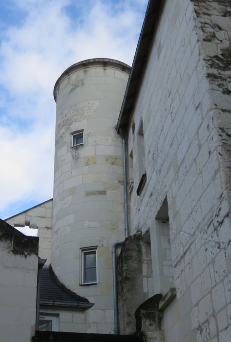 Maison dite de la Chancellerie : Tour du 15e siècle, vue générale