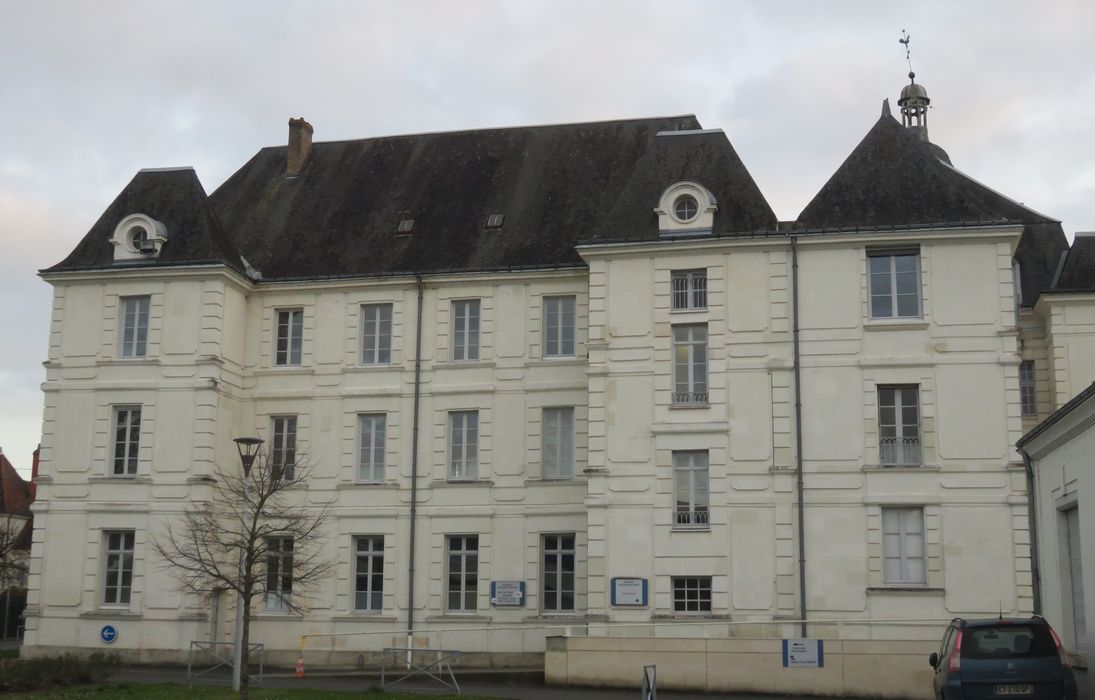 Hôpital : Façade nord, vue générale