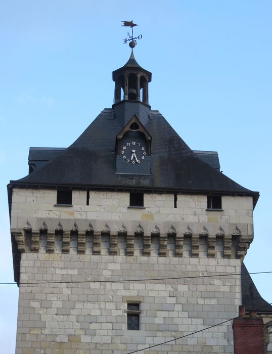 Hôtel de ville et Porte Picoys : Façade ouest, vue partielle