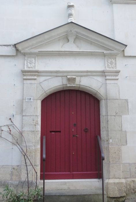 Maison dite d'Agnès Sorel : Porte d'accès sur rue, vue générale