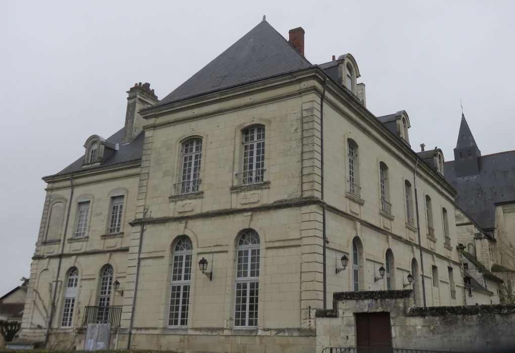 Ancienne abbaye de la Trinité : Façades sud et est, vue générale