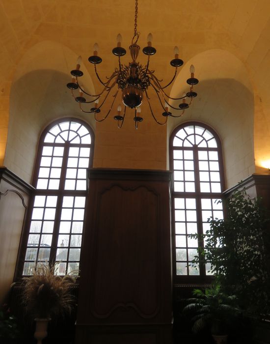 Ancienne abbaye de la Trinité : Actuelle salle du conseil, lambris de revêtement, vue partielle